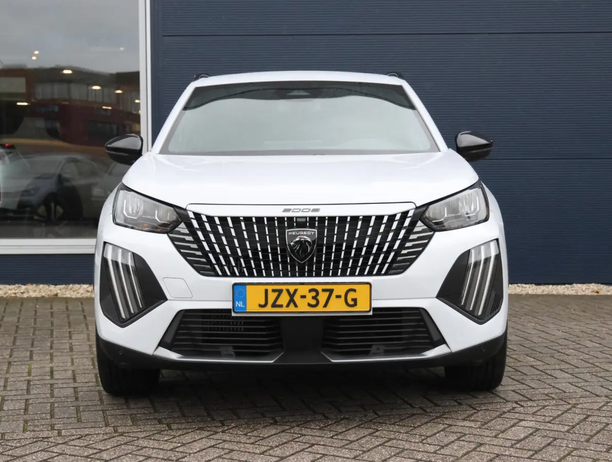 1.2 Hybrid 145 Allure 8 jaar garantie! | Parkeersensoren V+A | 17" LMV | Navigatie Apple Carplay & Android Auto