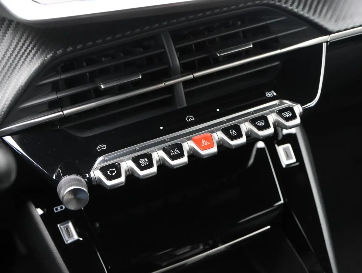 1.2 Hybrid 145 Allure 8 jaar garantie! | Parkeersensoren V+A | 17" LMV | Navigatie Apple Carplay & Android Auto