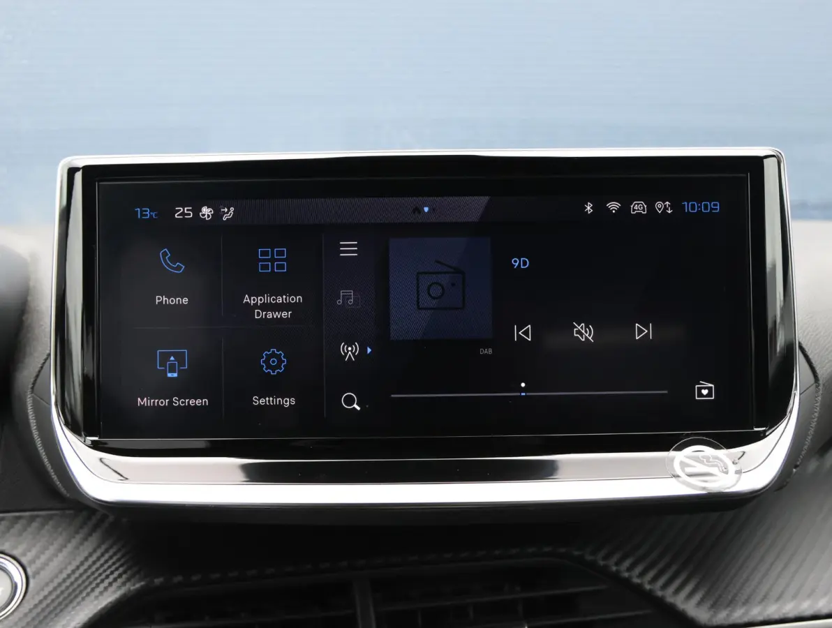 1.2 Hybrid 145 Allure 8 jaar garantie! | Parkeersensoren V+A | 17" LMV | Navigatie Apple Carplay & Android Auto