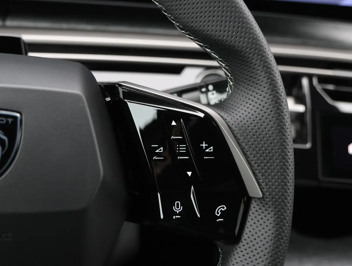 GT 73 kWh 7p 8 jaar garantie! | Alcantara | Stoel/stuur verwarming | Camera | 7-persoons | Keyless | 19" LMV