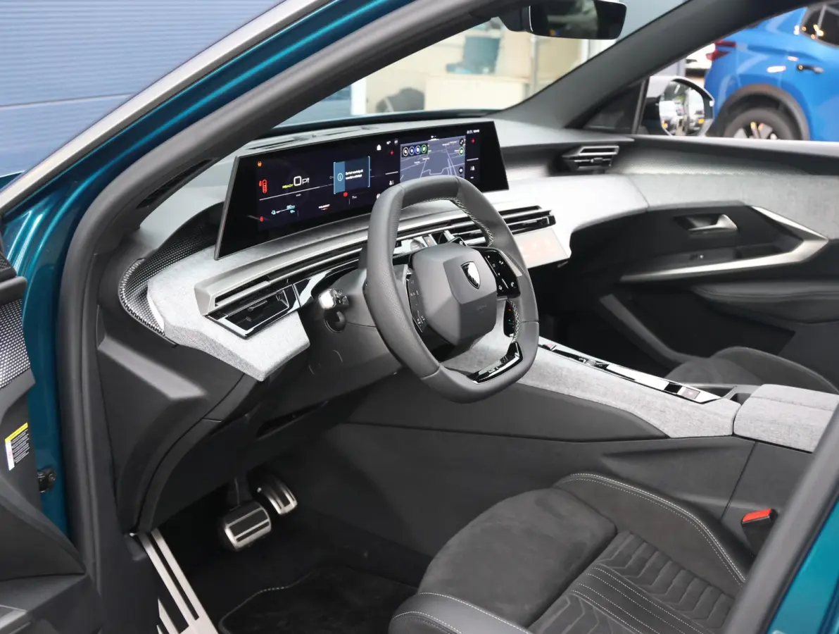 GT 73 kWh 7p 8 jaar garantie! | Alcantara | Stoel/stuur verwarming | Camera | 7-persoons | Keyless | 19" LMV