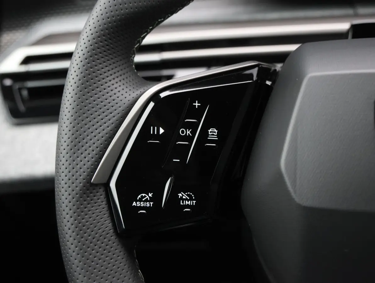 GT 73 kWh 7p 8 jaar garantie! | Alcantara | Stoel/stuur verwarming | Camera | 7-persoons | Keyless | 19" LMV