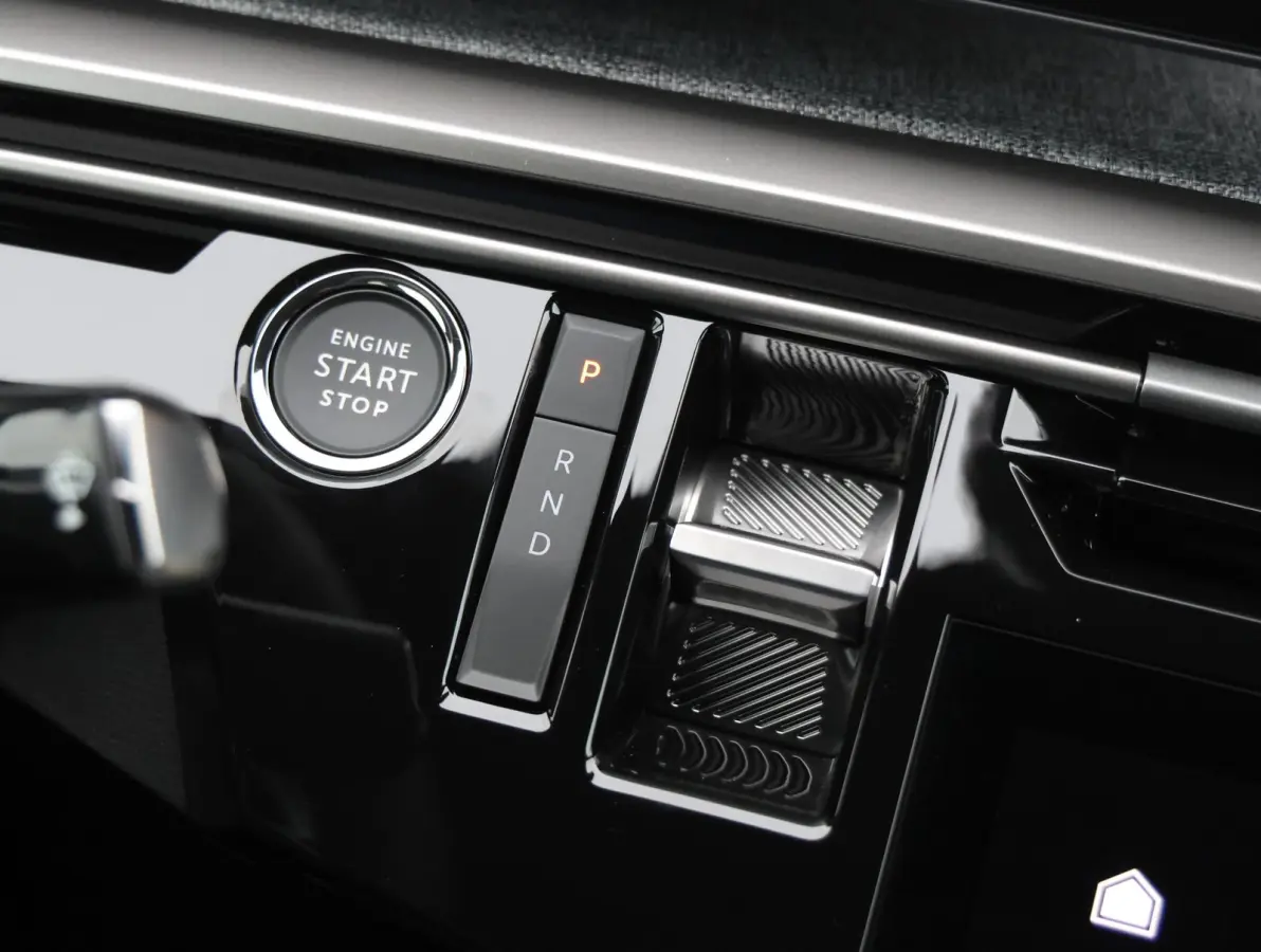GT 73 kWh 7p 8 jaar garantie! | Alcantara | Stoel/stuur verwarming | Camera | 7-persoons | Keyless | 19" LMV