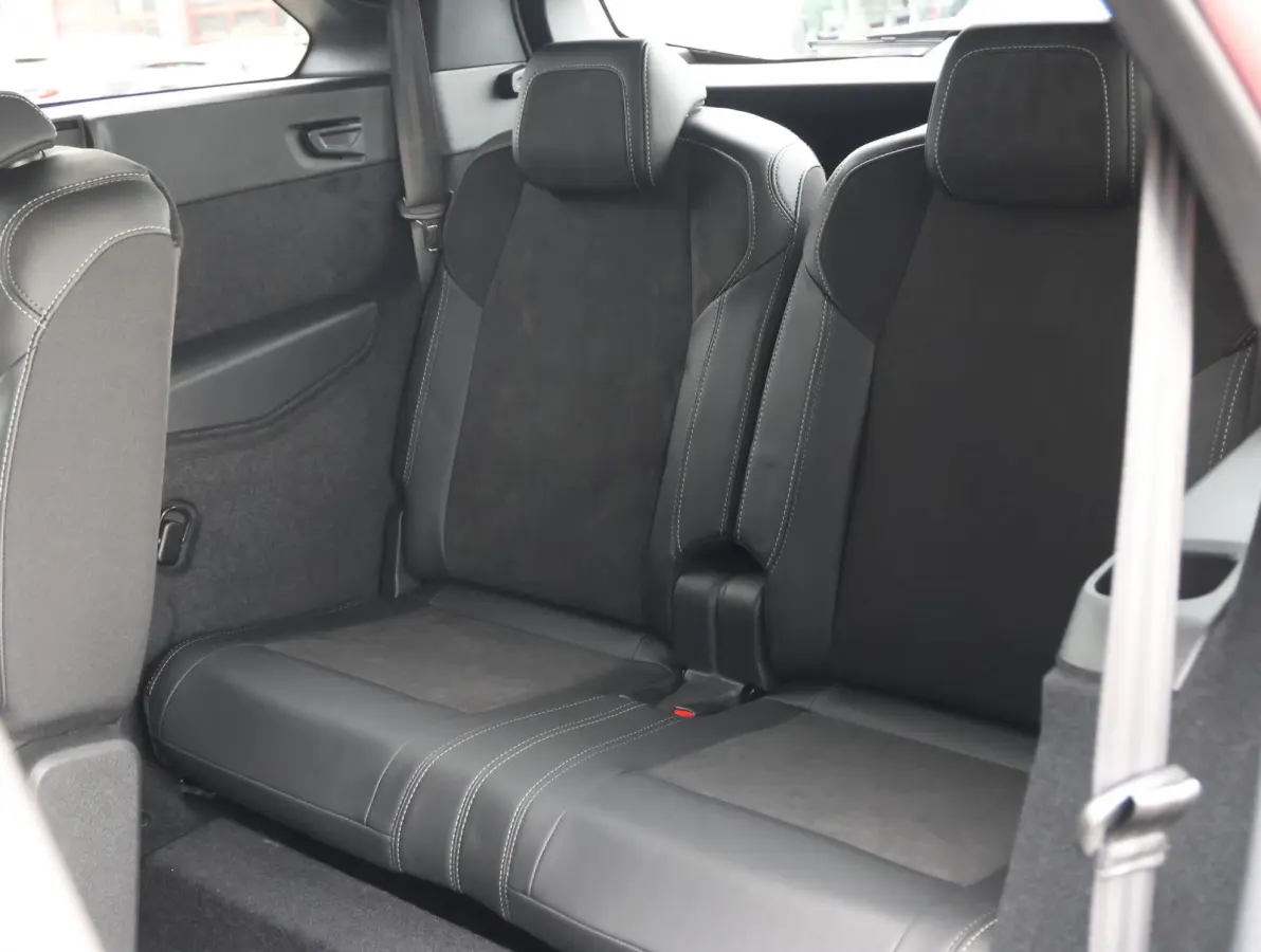 GT 73 kWh 7p 8 jaar garantie! | Alcantara | Stoel/stuur verwarming | Camera | 7-persoons | Keyless | 19" LMV