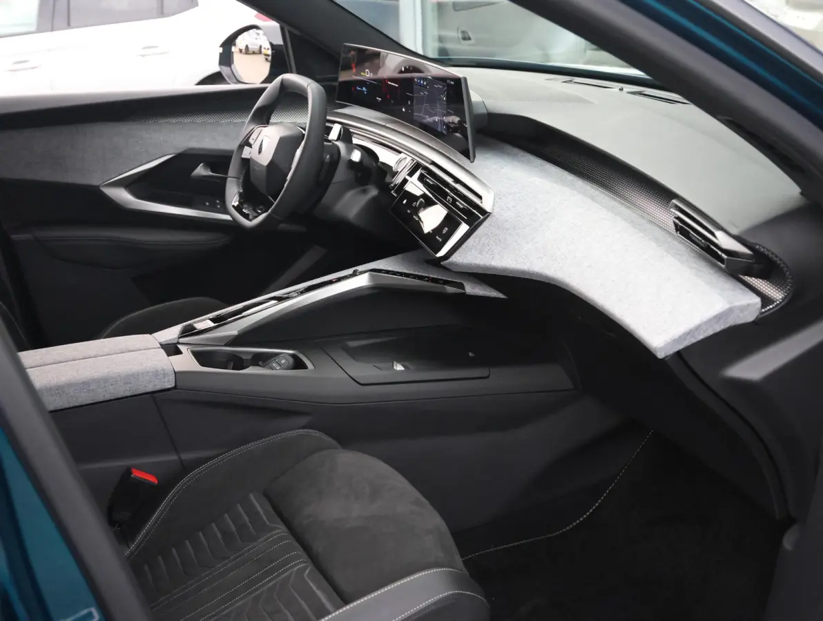 GT 73 kWh 7p 8 jaar garantie! | Alcantara | Stoel/stuur verwarming | Camera | 7-persoons | Keyless | 19" LMV