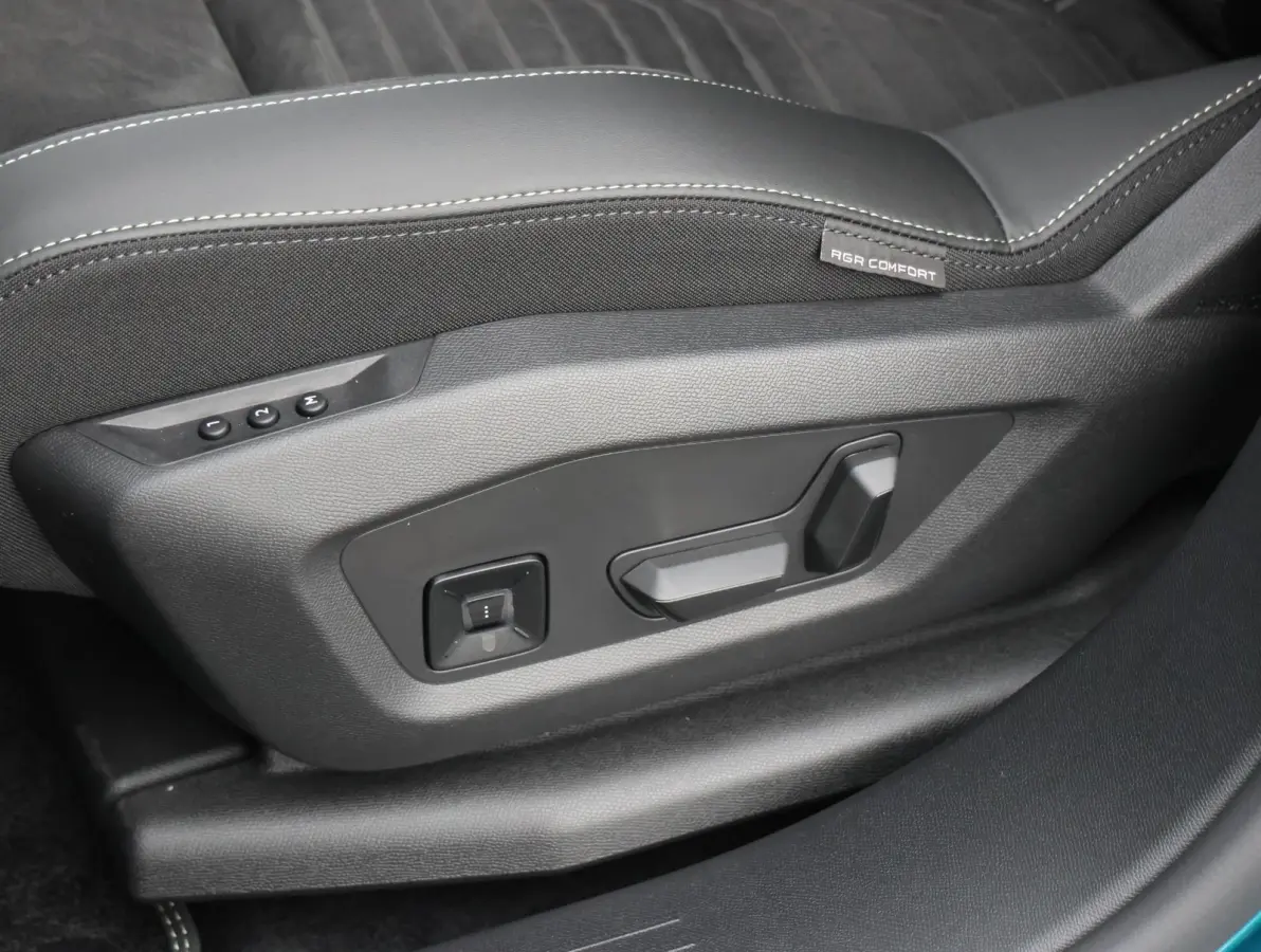 GT 73 kWh 7p 8 jaar garantie! | Alcantara | Stoel/stuur verwarming | Camera | 7-persoons | Keyless | 19" LMV
