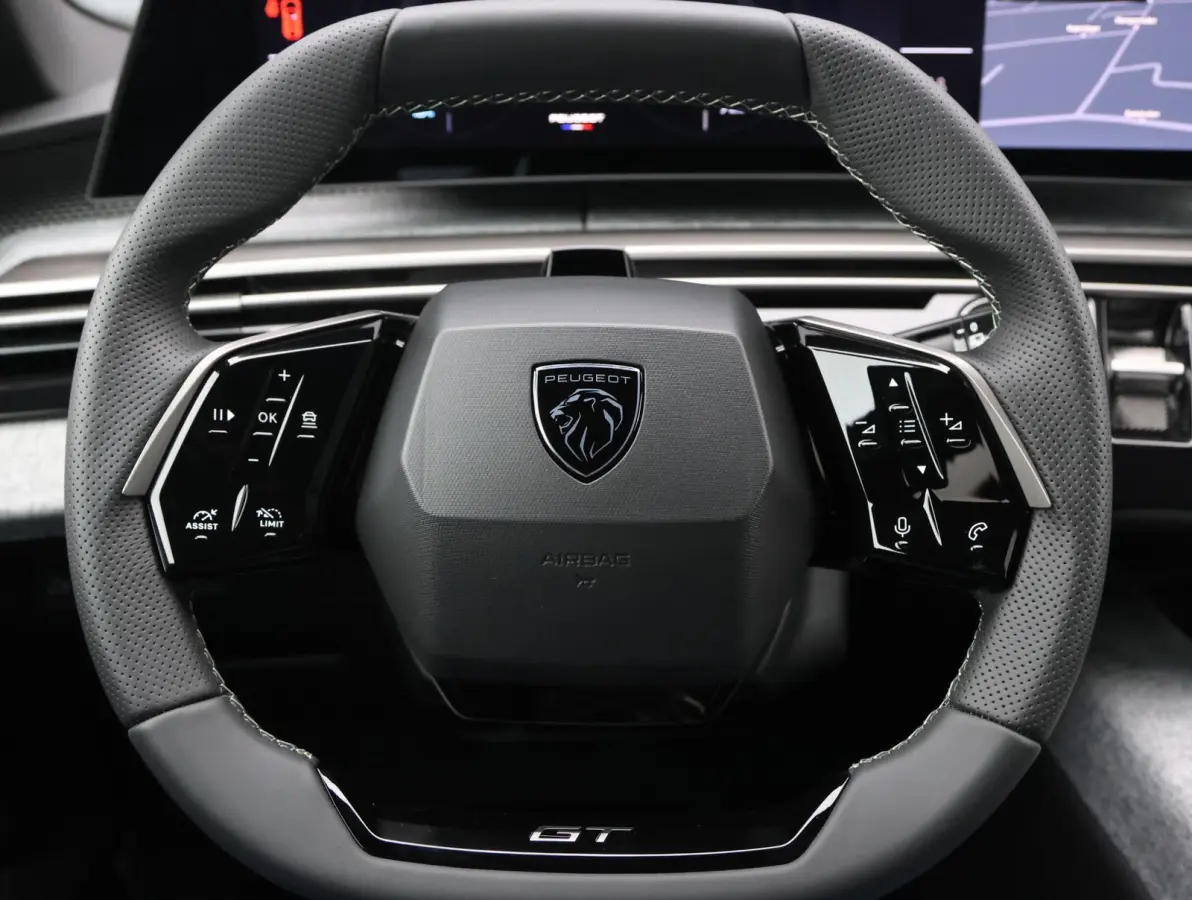 GT 73 kWh 7p 8 jaar garantie! | Alcantara | Stoel/stuur verwarming | Camera | 7-persoons | Keyless | 19" LMV