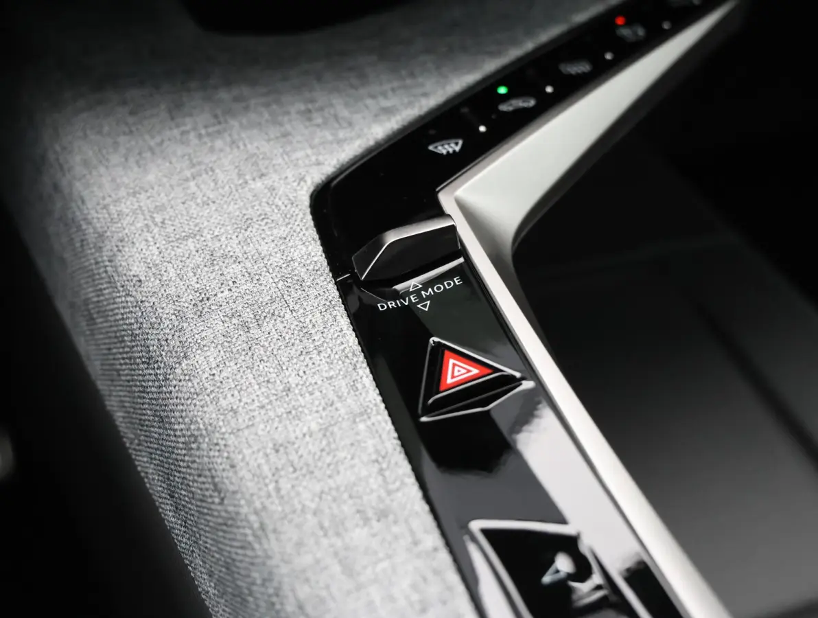 GT 73 kWh 7p 8 jaar garantie! | Alcantara | Stoel/stuur verwarming | Camera | 7-persoons | Keyless | 19" LMV