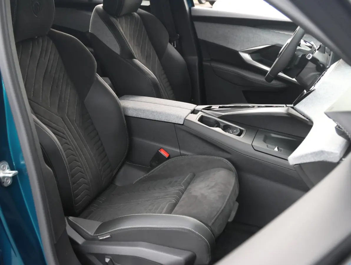GT 73 kWh 7p 8 jaar garantie! | Alcantara | Stoel/stuur verwarming | Camera | 7-persoons | Keyless | 19" LMV