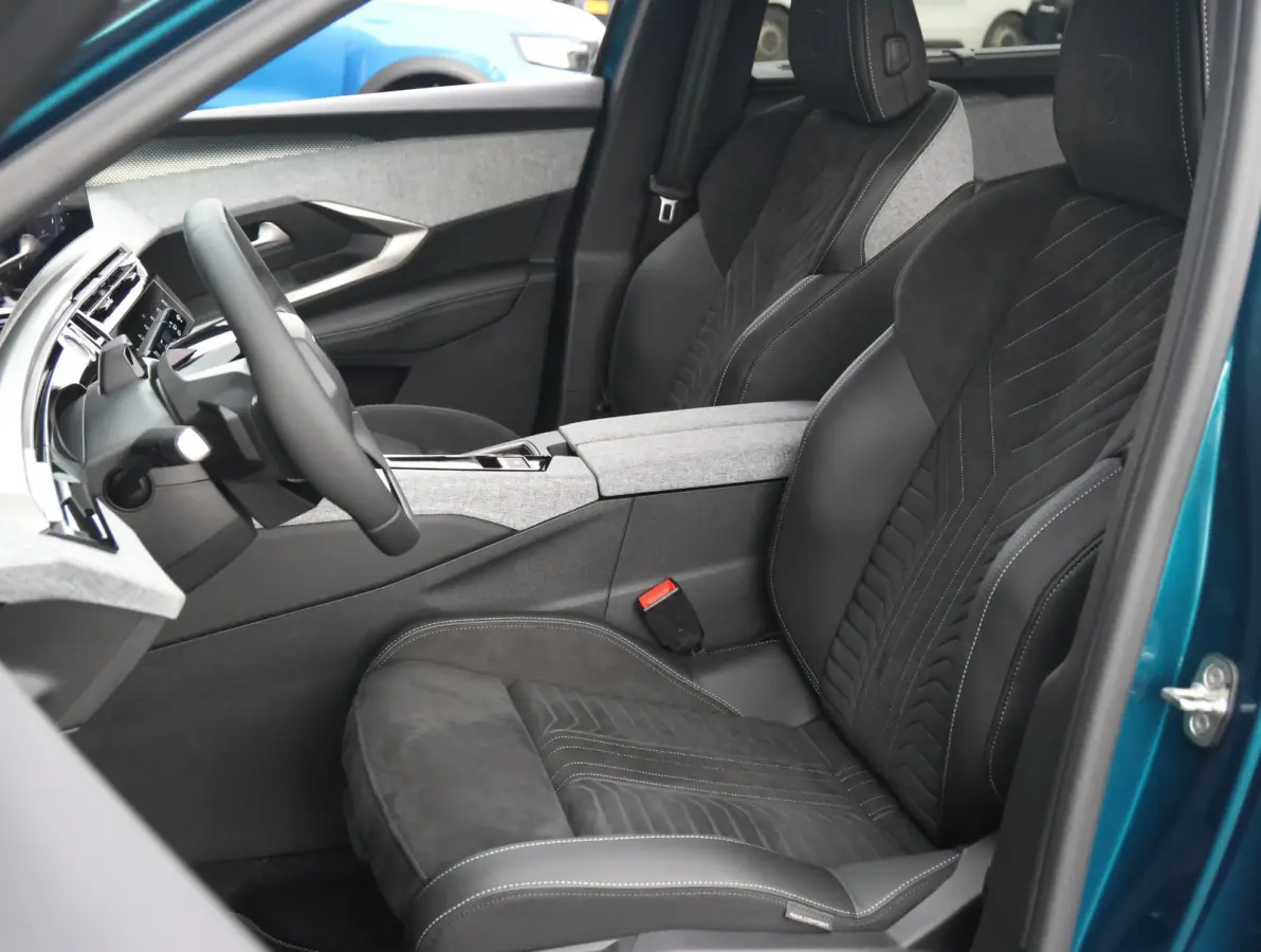 GT 73 kWh 7p 8 jaar garantie! | Alcantara | Stoel/stuur verwarming | Camera | 7-persoons | Keyless | 19" LMV