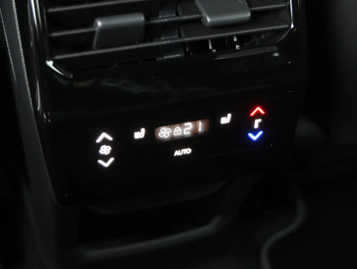 GT 73 kWh 7p 8 jaar garantie! | Alcantara | Stoel/stuur verwarming | Camera | 7-persoons | Keyless | 19" LMV