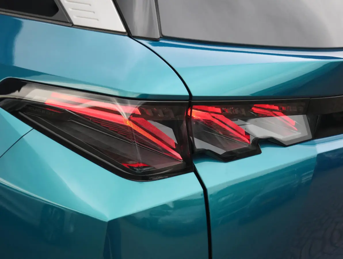GT 73 kWh 7p 8 jaar garantie! | Alcantara | Stoel/stuur verwarming | Camera | 7-persoons | Keyless | 19" LMV