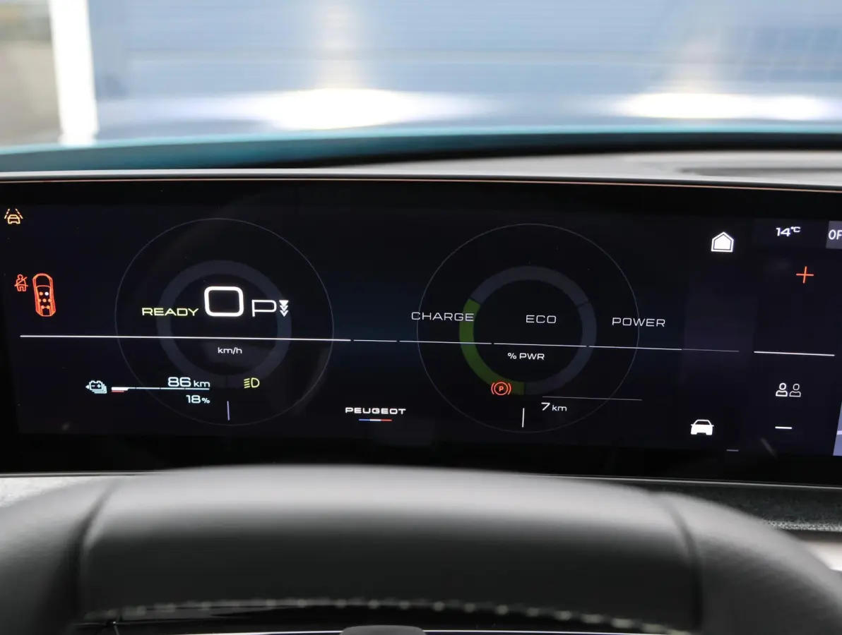 GT 73 kWh 7p 8 jaar garantie! | Alcantara | Stoel/stuur verwarming | Camera | 7-persoons | Keyless | 19" LMV