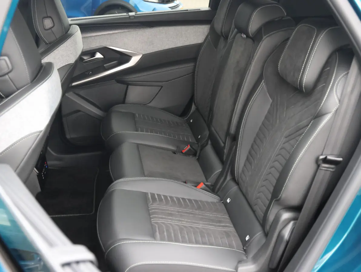 GT 73 kWh 7p 8 jaar garantie! | Alcantara | Stoel/stuur verwarming | Camera | 7-persoons | Keyless | 19" LMV