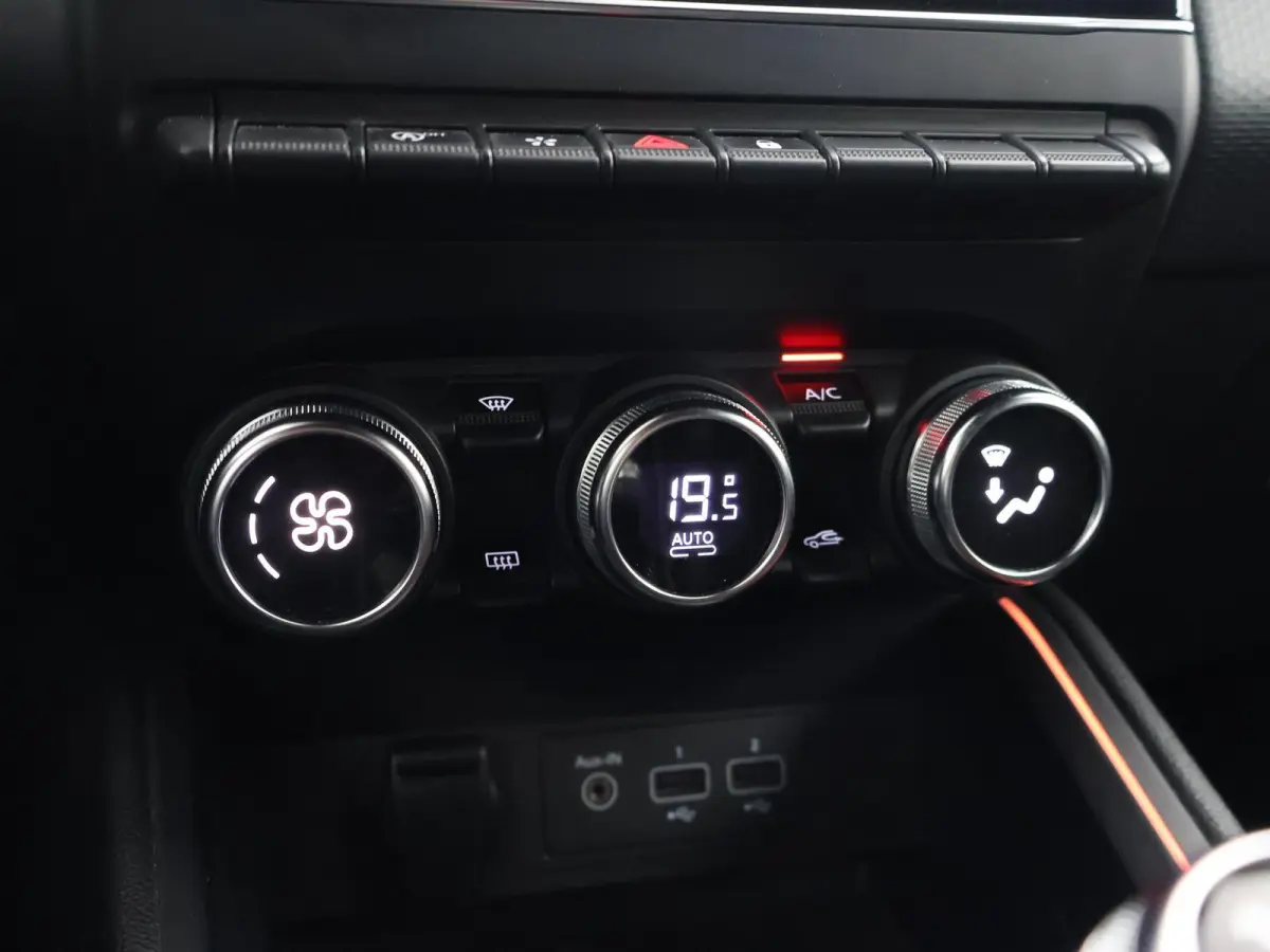 1.0 TCe INTENS + GROOT SCHERM NAVIGATIE | CAMERA | SFEERVERLICHTING | APPLE CARPLAY | LED