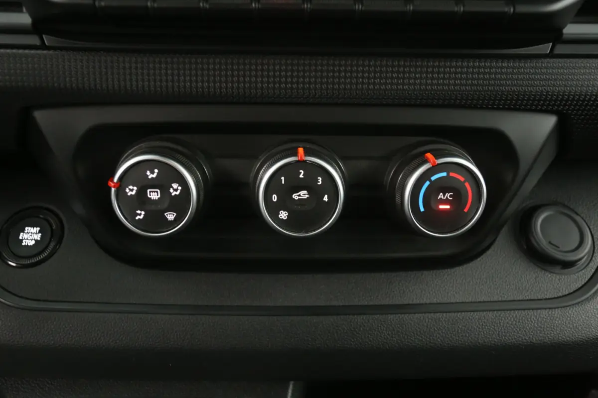 2.0 dCi 150PK L2H1 | DC | 6 Zits | Automaat | Airco | Cruise | Trekhaak | Parkeersens. | LED
