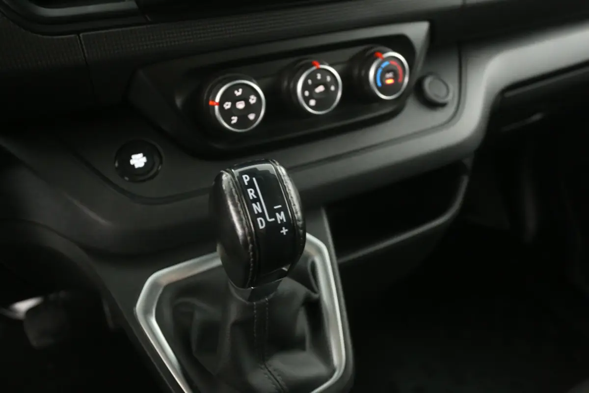 2.0 dCi 150PK L2H1 | DC | 6 Zits | Automaat | Airco | Cruise | Trekhaak | Parkeersens. | LED
