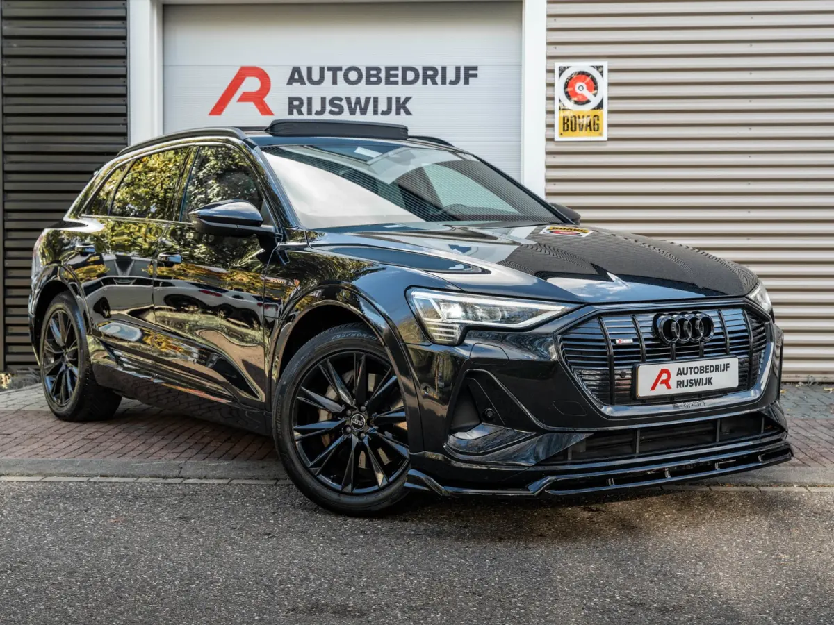 E-tron 50 quattro Launch edition Black 71 kWh Pano/Camera/Matrix