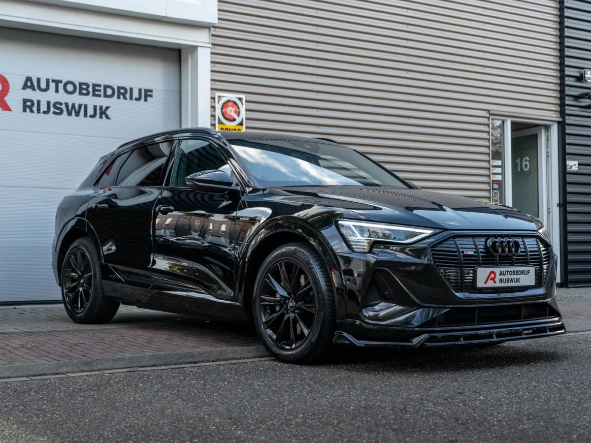 E-tron 50 quattro Launch edition Black 71 kWh Pano/Camera/Matrix
