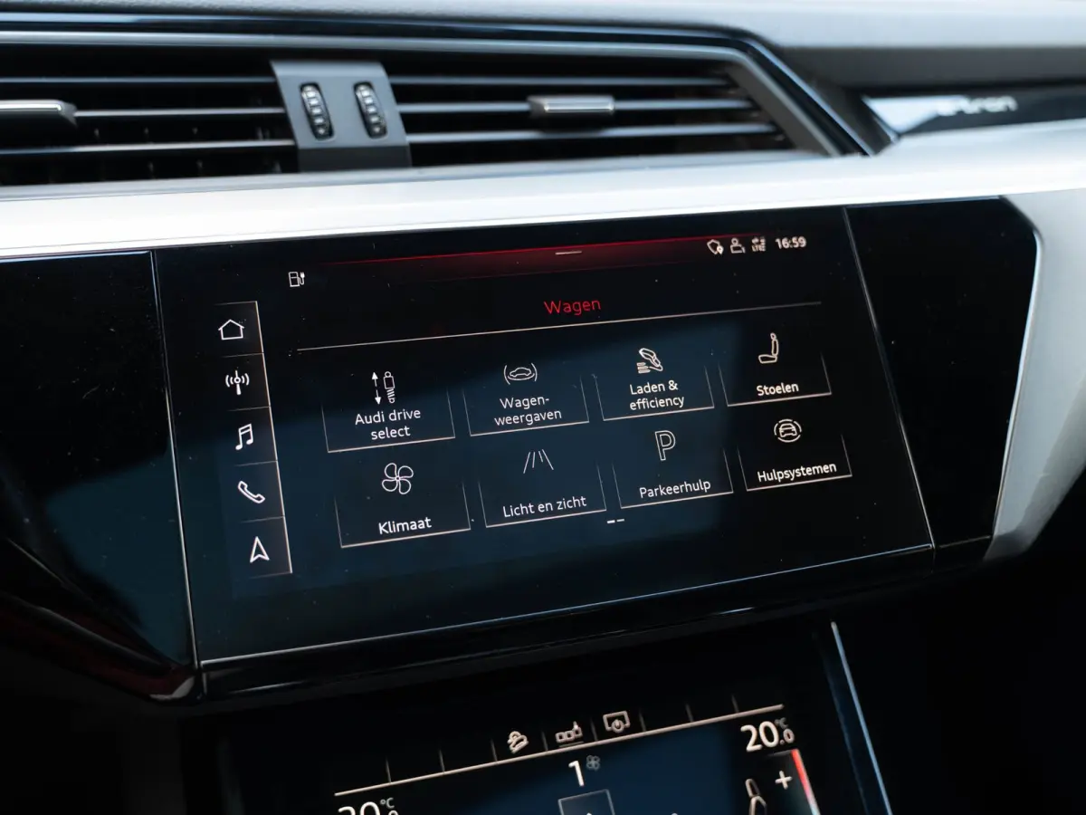 E-tron 50 quattro Launch edition Black 71 kWh Pano/Camera/Matrix