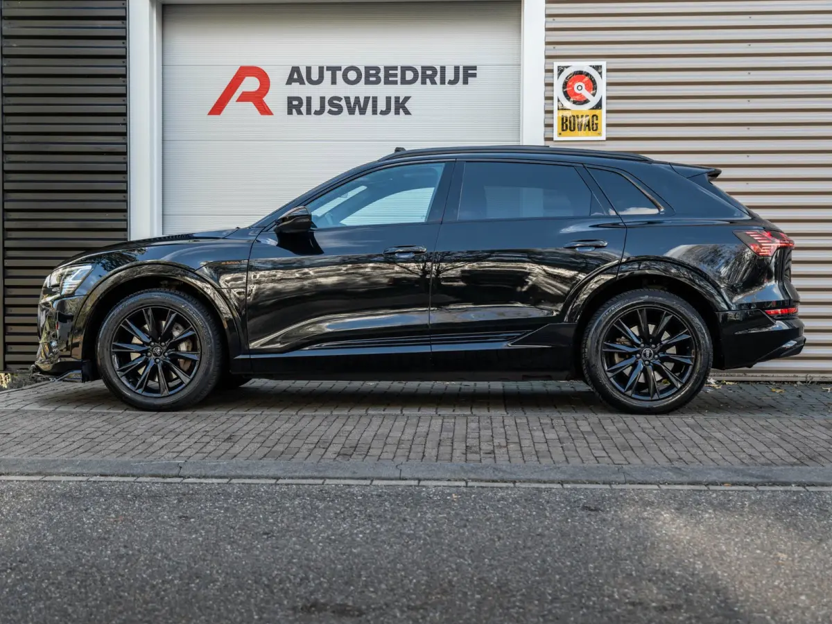 E-tron 50 quattro Launch edition Black 71 kWh Pano/Camera/Matrix
