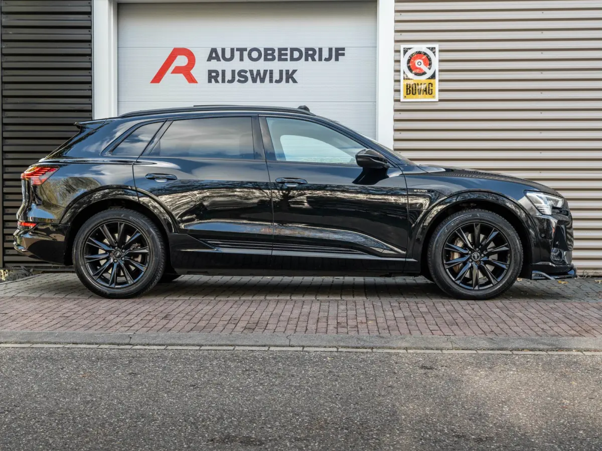 E-tron 50 quattro Launch edition Black 71 kWh Pano/Camera/Matrix