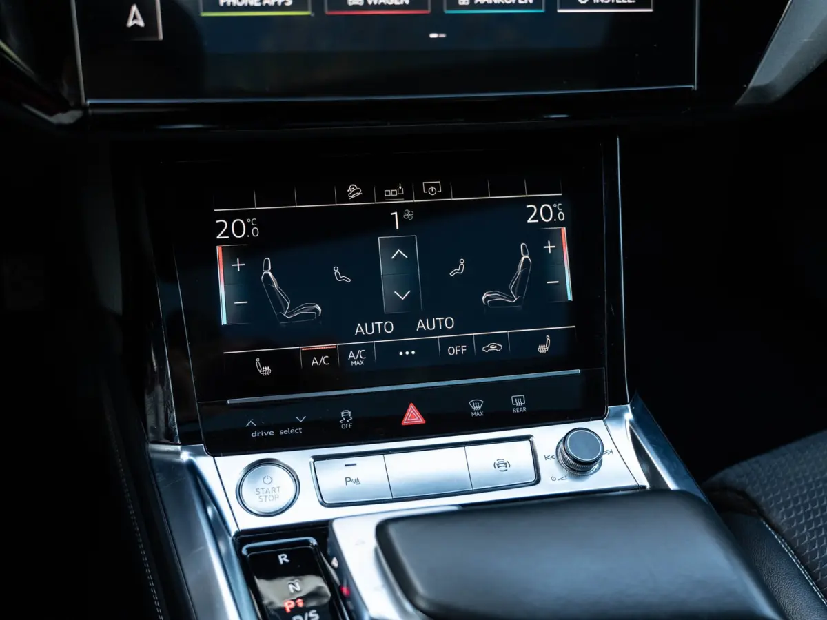 E-tron 50 quattro Launch edition Black 71 kWh Pano/Camera/Matrix