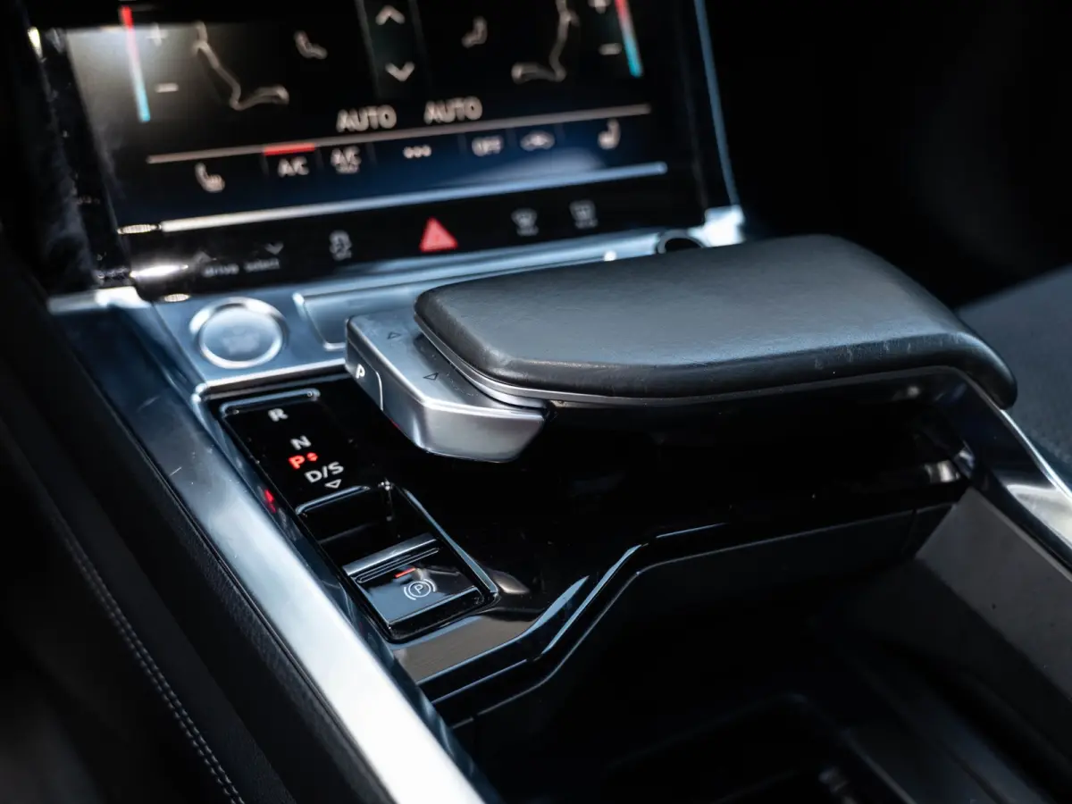 E-tron 50 quattro Launch edition Black 71 kWh Pano/Camera/Matrix