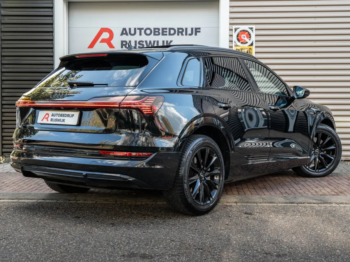 E-tron 50 quattro Launch edition Black 71 kWh Pano/Camera/Matrix