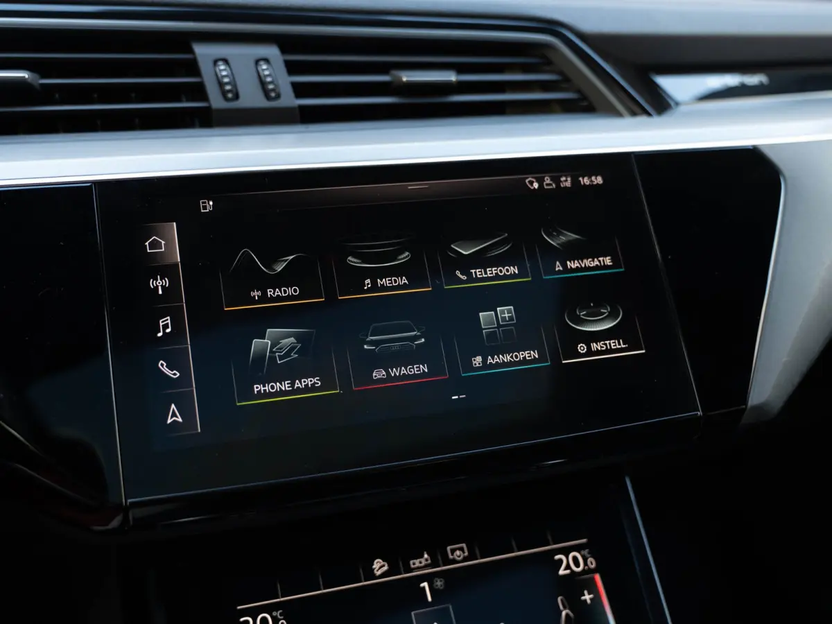 E-tron 50 quattro Launch edition Black 71 kWh Pano/Camera/Matrix