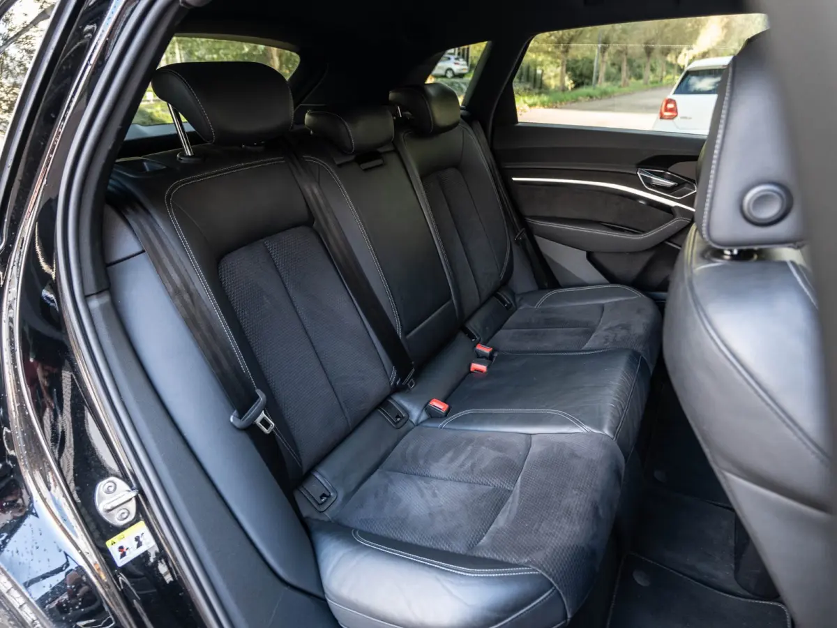 E-tron 50 quattro Launch edition Black 71 kWh Pano/Camera/Matrix