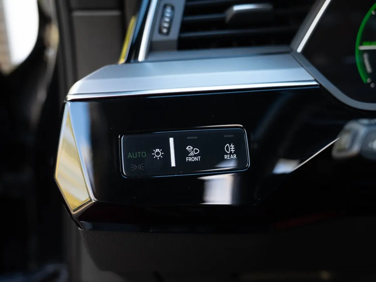 E-tron 50 quattro Launch edition Black 71 kWh Pano/Camera/Matrix