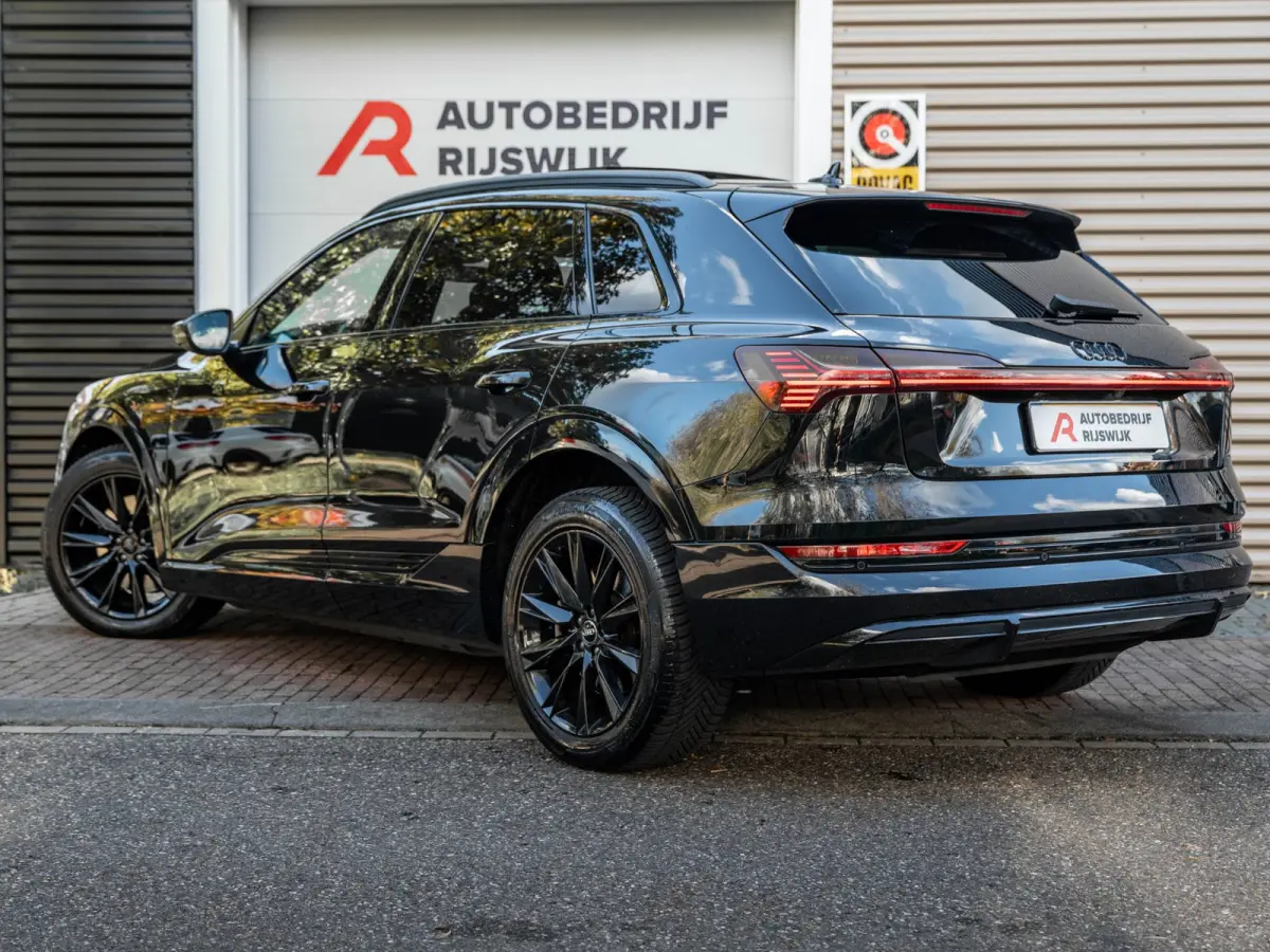 E-tron 50 quattro Launch edition Black 71 kWh Pano/Camera/Matrix