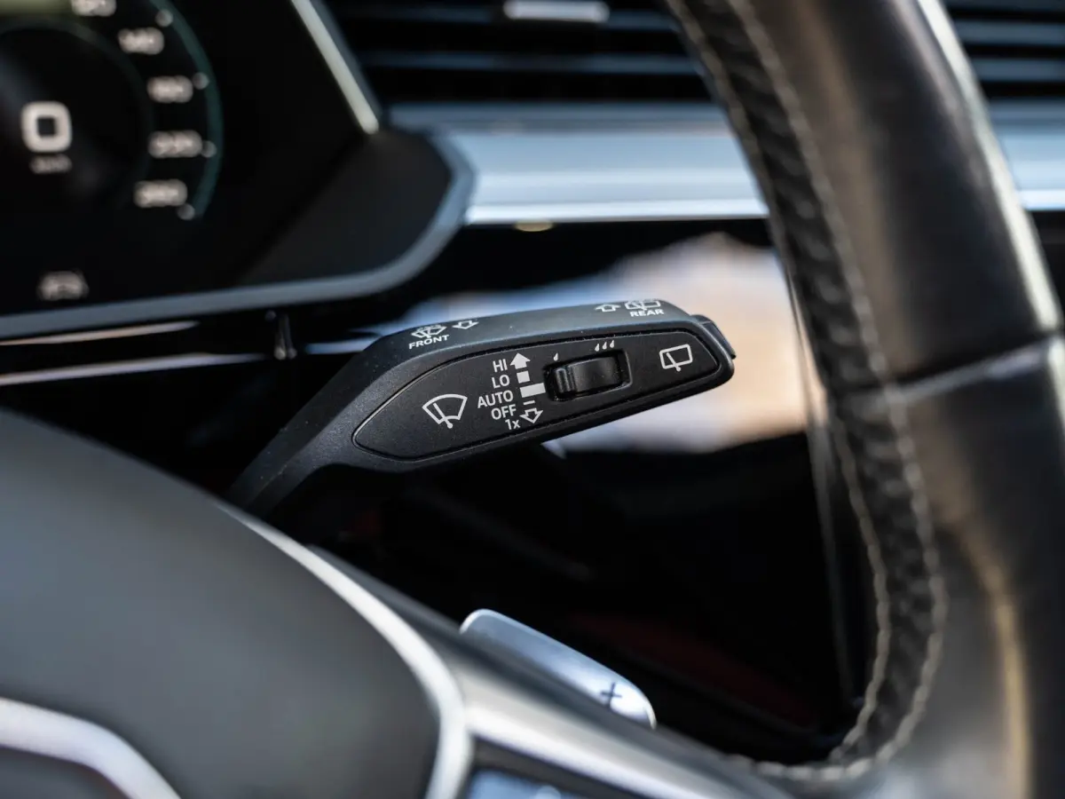E-tron 50 quattro Launch edition Black 71 kWh Pano/Camera/Matrix