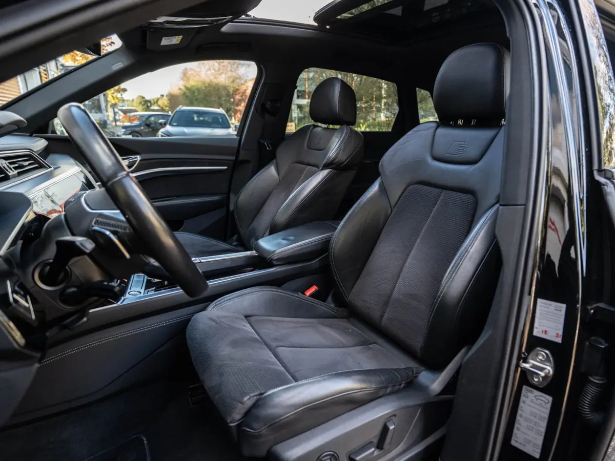 E-tron 50 quattro Launch edition Black 71 kWh Pano/Camera/Matrix