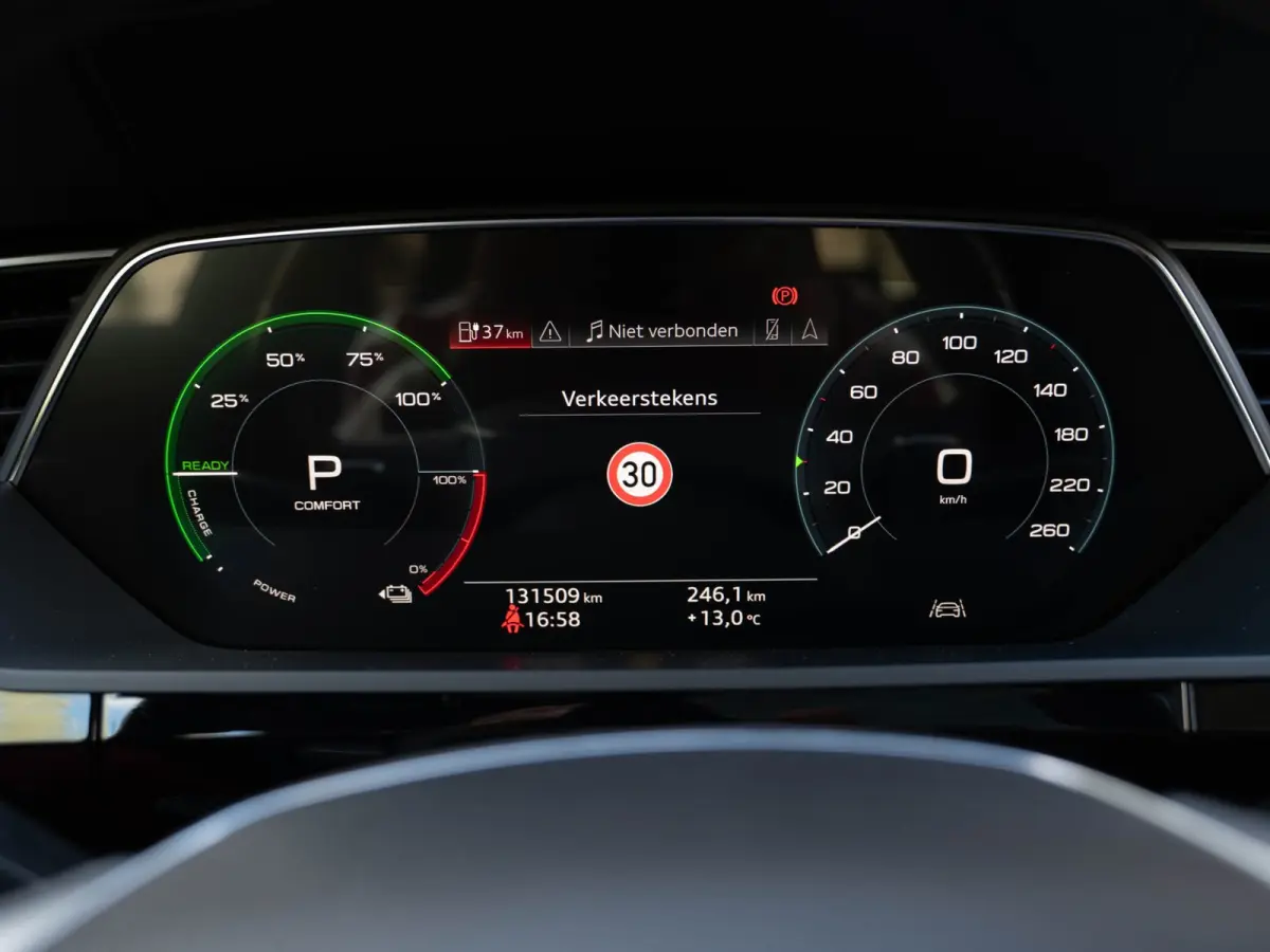E-tron 50 quattro Launch edition Black 71 kWh Pano/Camera/Matrix