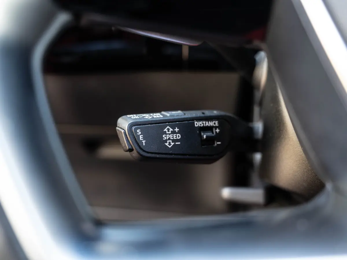 E-tron 50 quattro Launch edition Black 71 kWh Pano/Camera/Matrix