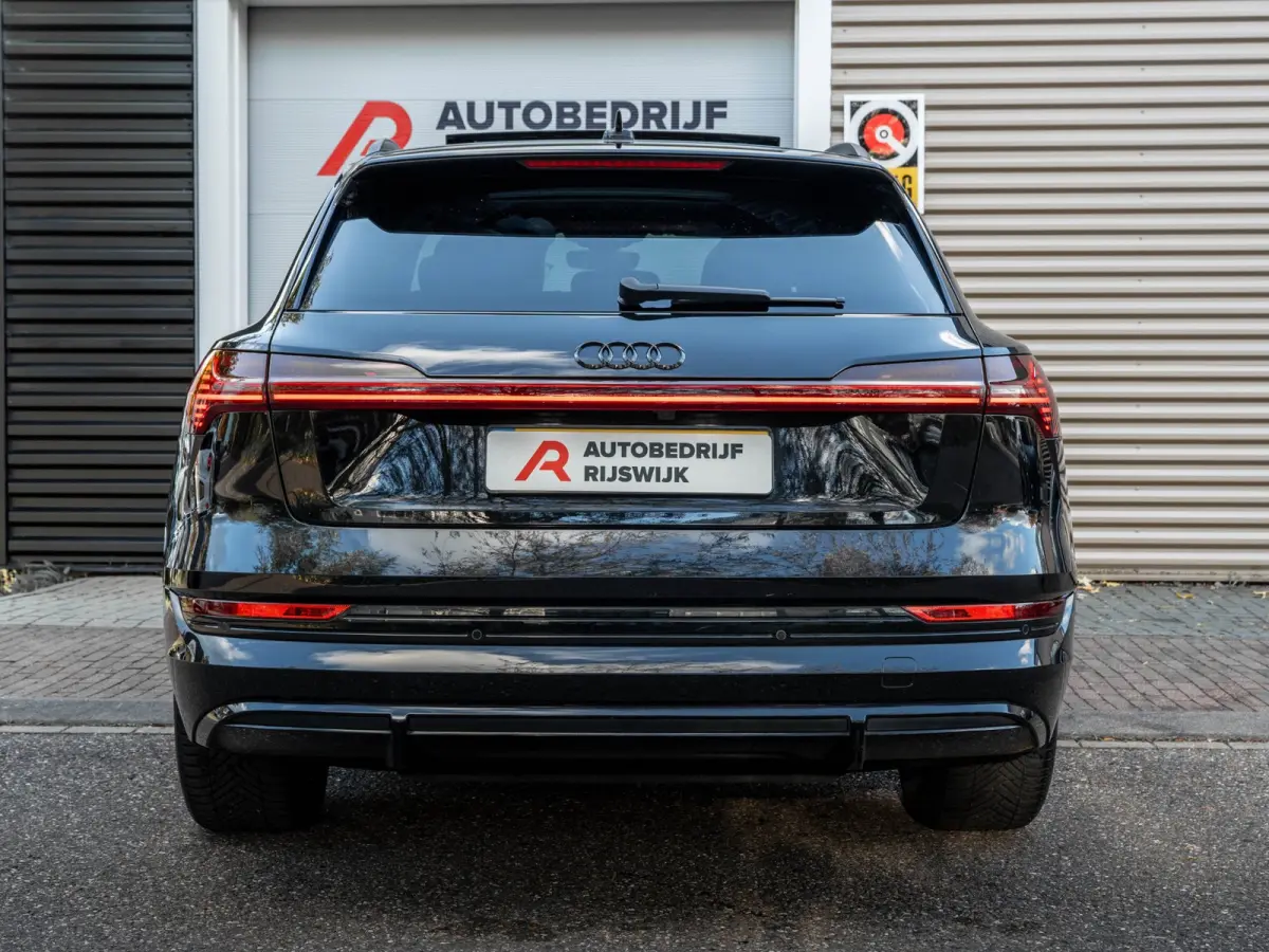 E-tron 50 quattro Launch edition Black 71 kWh Pano/Camera/Matrix