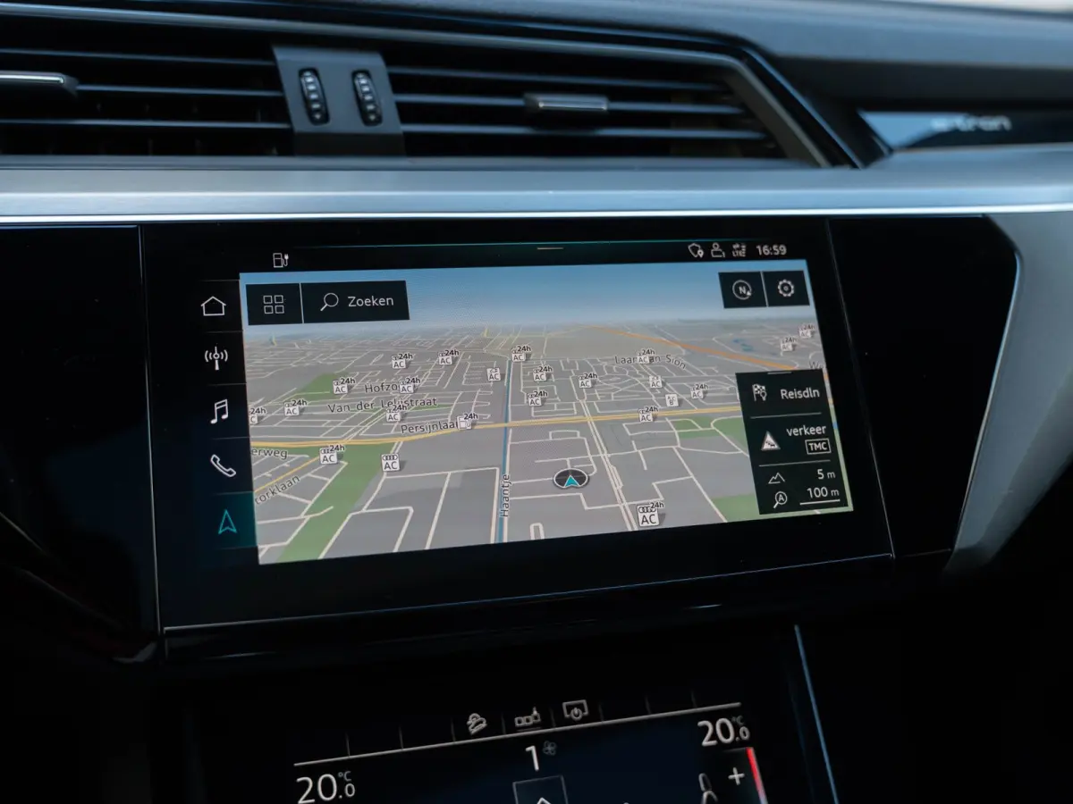 E-tron 50 quattro Launch edition Black 71 kWh Pano/Camera/Matrix