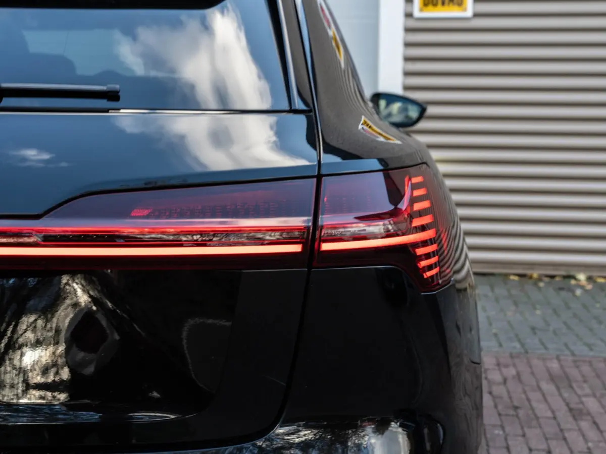 E-tron 50 quattro Launch edition Black 71 kWh Pano/Camera/Matrix