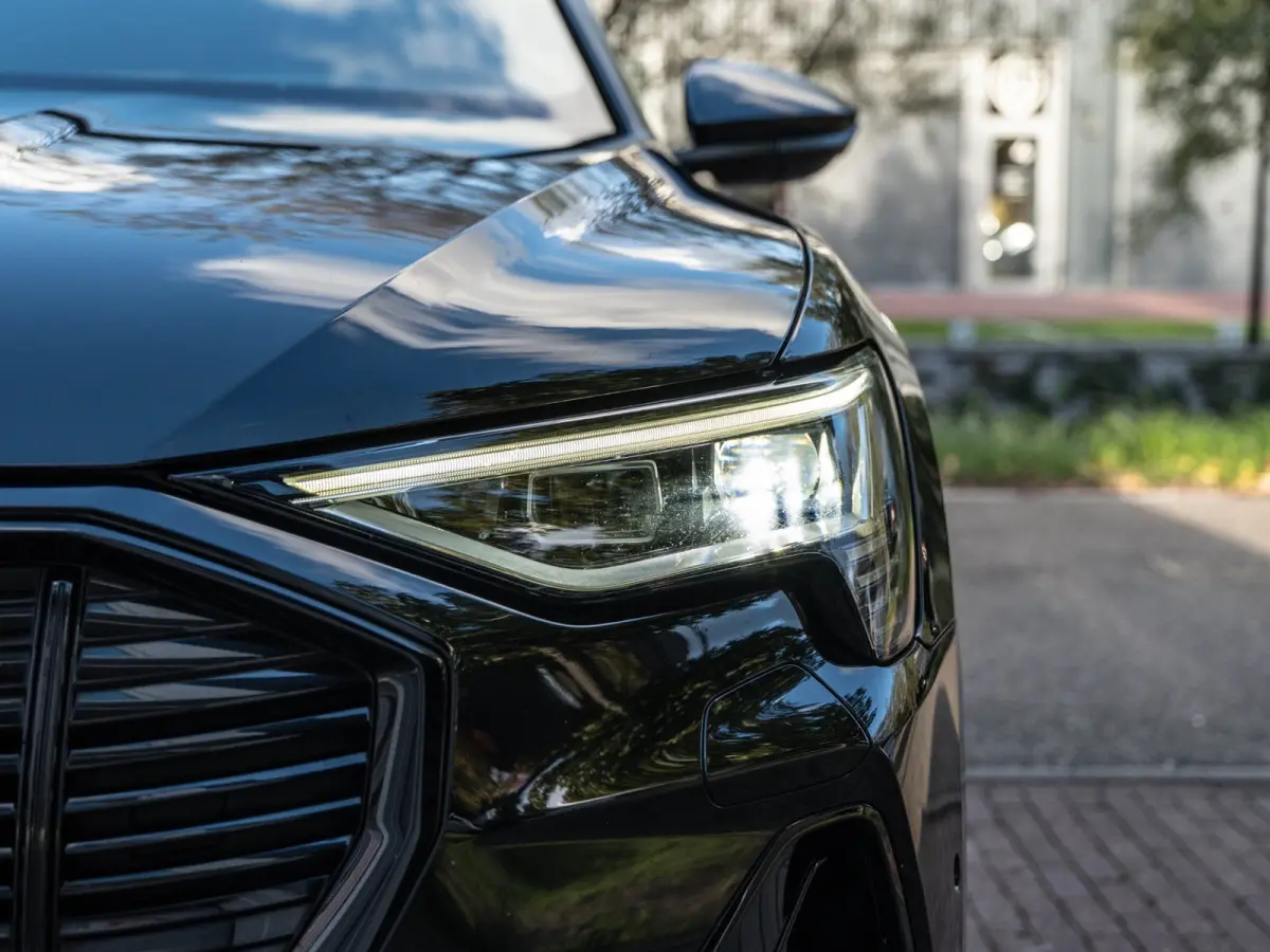 E-tron 50 quattro Launch edition Black 71 kWh Pano/Camera/Matrix