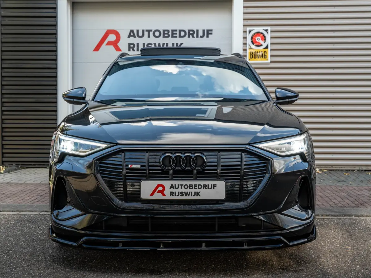 E-tron 50 quattro Launch edition Black 71 kWh Pano/Camera/Matrix