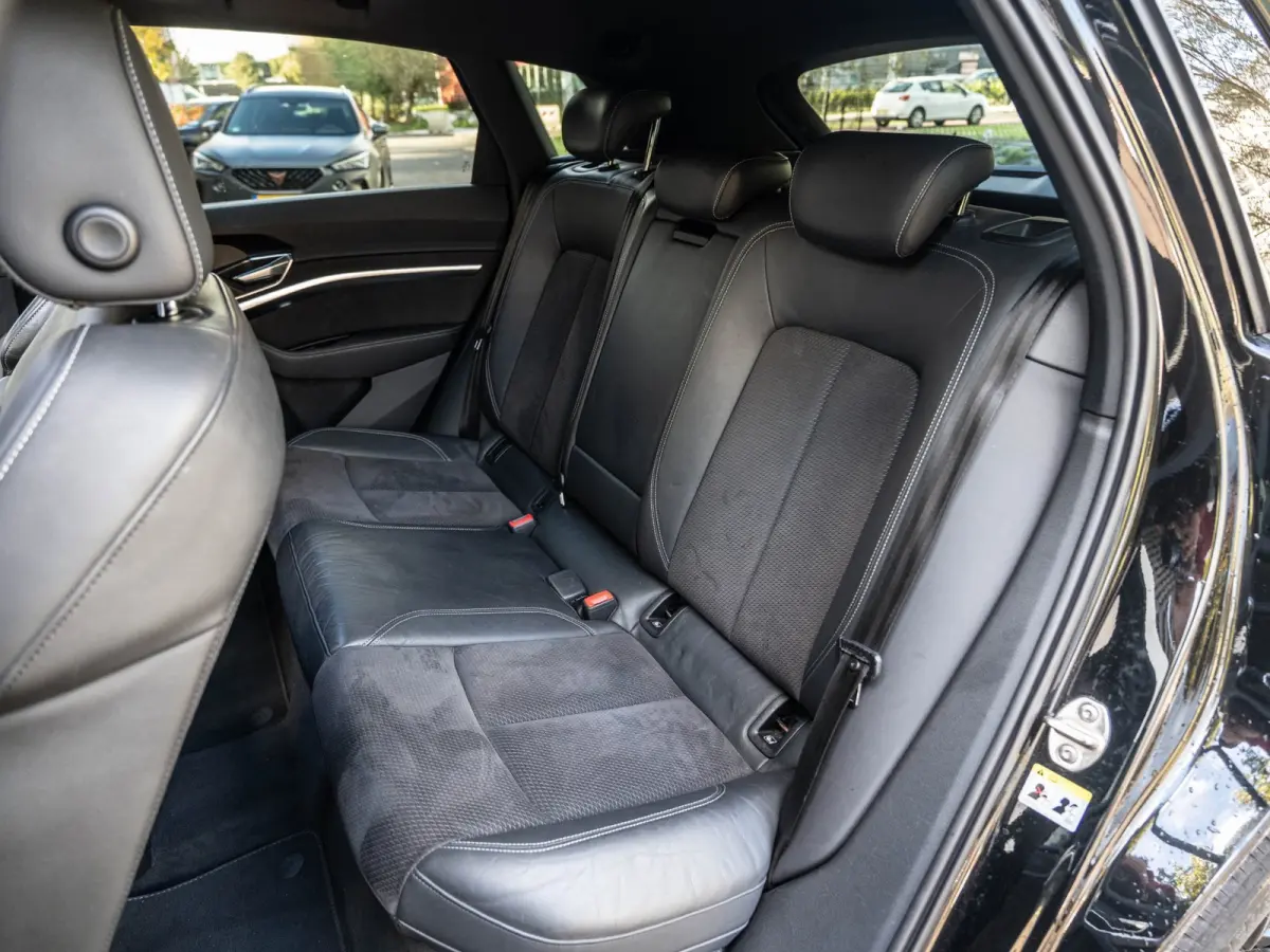 E-tron 50 quattro Launch edition Black 71 kWh Pano/Camera/Matrix
