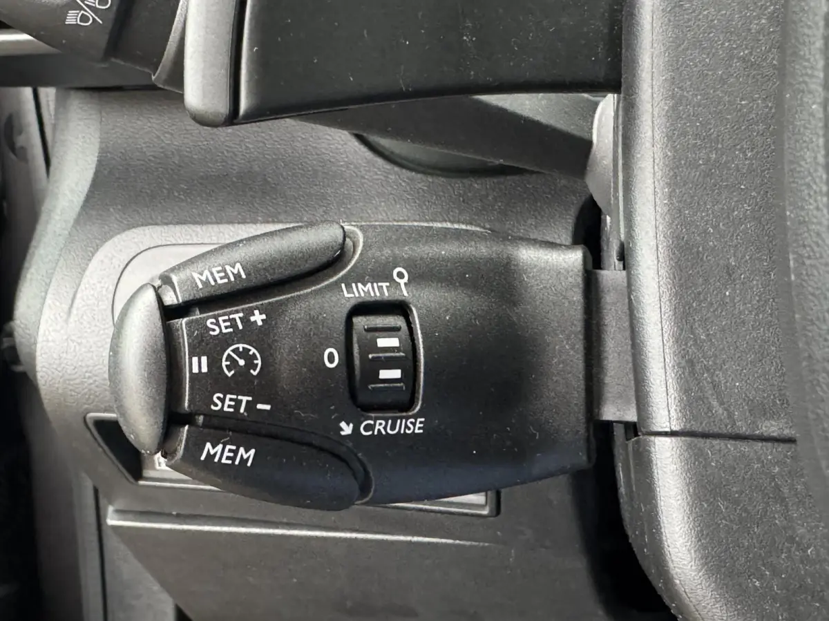 XL 1.2 PureTech Shine|XTR|AUT|Camera|Cruise|Navi|Carplay|HUD|Keyless|