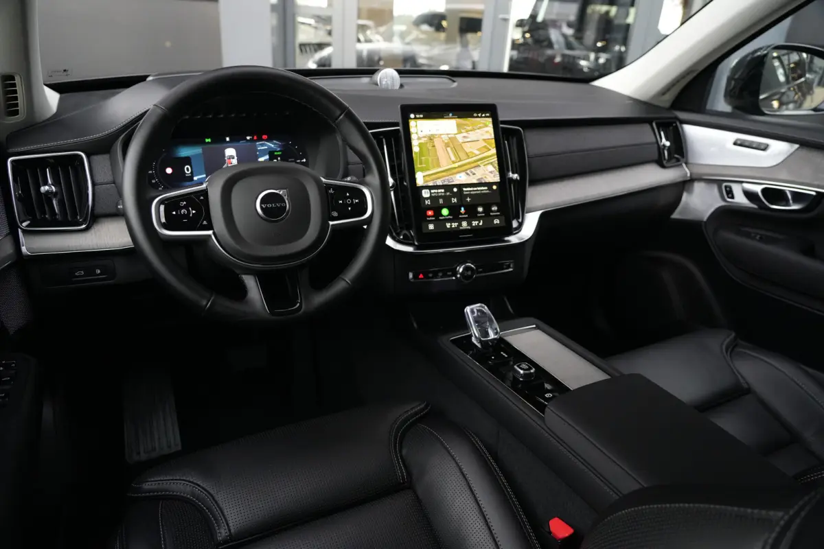 2.0 T8 FACELIFT Plug-in hybrid AWD Ultra Dark | 455 PK | Panoramadak | Bowers & Wilkins | Luchtvering | Trekhaak | Volvo XC90 2.0 T8 FACELIFT Plug-in hybrid AWD Ultra Dark met 2.0 liter 4-ci