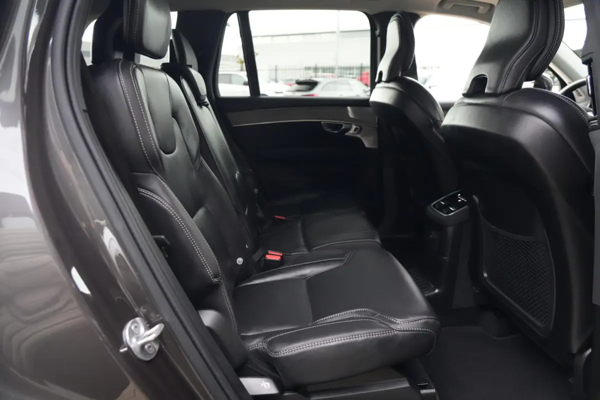 2.0 T8 FACELIFT Plug-in hybrid AWD Ultra Dark | 455 PK | Panoramadak | Bowers & Wilkins | Luchtvering | Trekhaak | Volvo XC90 2.0 T8 FACELIFT Plug-in hybrid AWD Ultra Dark met 2.0 liter 4-ci