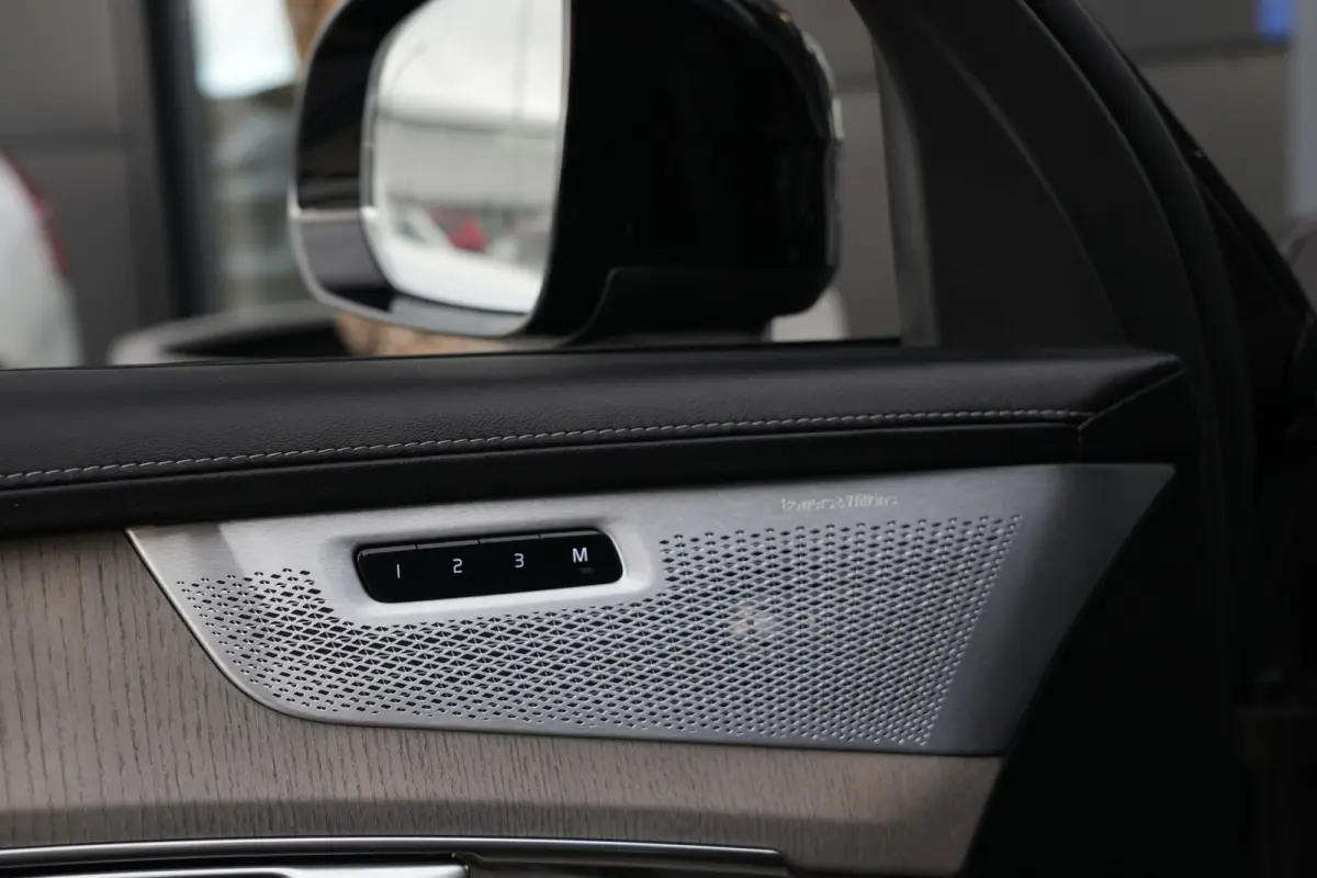 2.0 T8 FACELIFT Plug-in hybrid AWD Ultra Dark | 455 PK | Panoramadak | Bowers & Wilkins | Luchtvering | Trekhaak | Volvo XC90 2.0 T8 FACELIFT Plug-in hybrid AWD Ultra Dark met 2.0 liter 4-ci