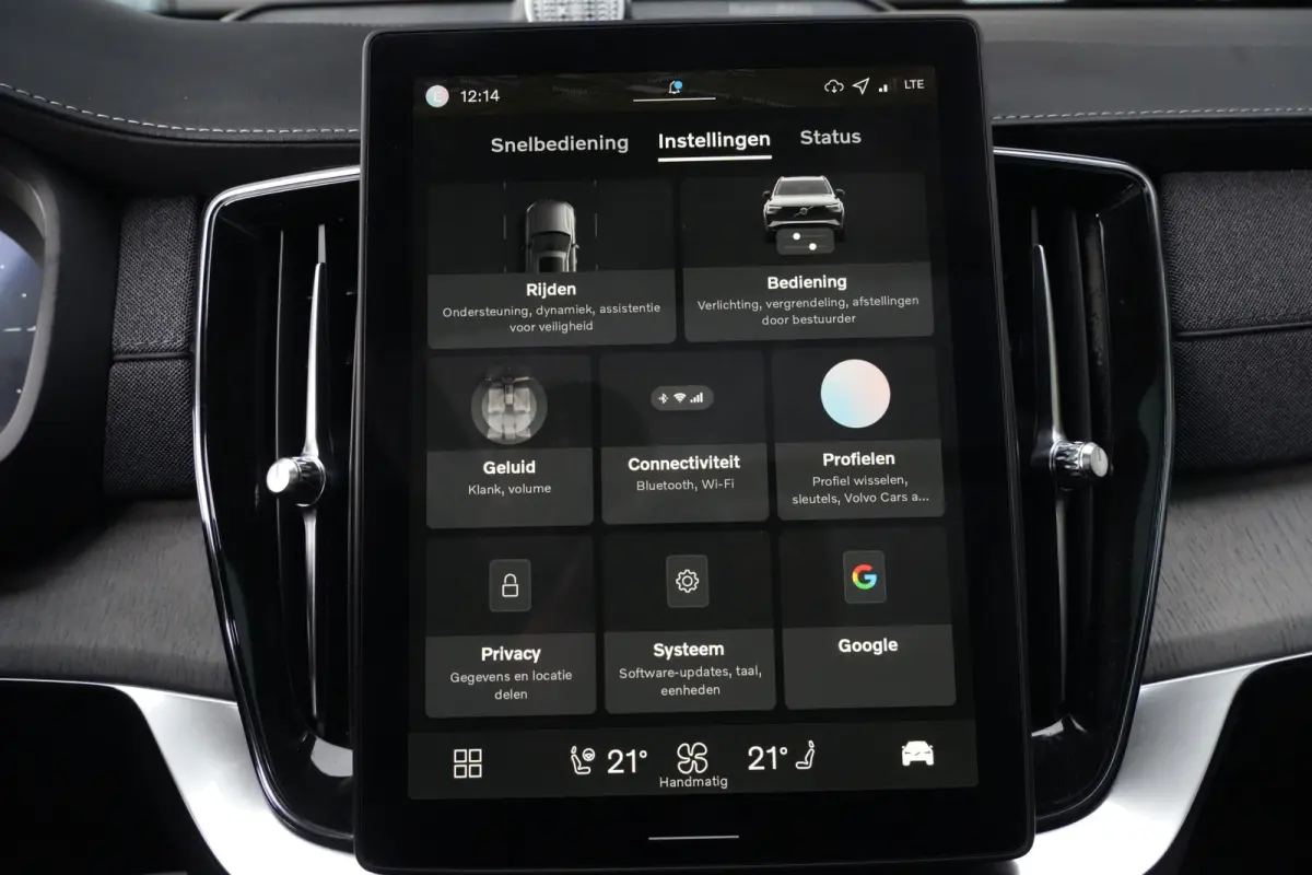 2.0 T8 FACELIFT Plug-in hybrid AWD Ultra Dark | 455 PK | Panoramadak | Bowers & Wilkins | Luchtvering | Trekhaak | Volvo XC90 2.0 T8 FACELIFT Plug-in hybrid AWD Ultra Dark met 2.0 liter 4-ci