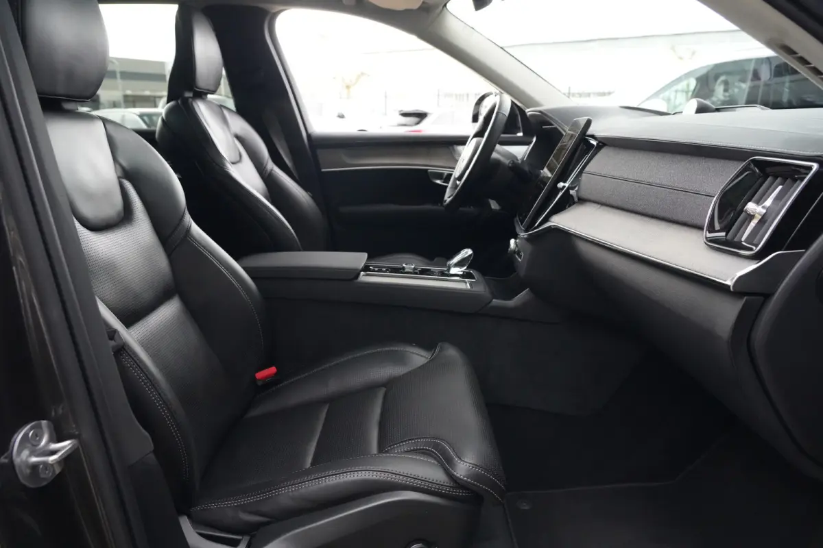 2.0 T8 FACELIFT Plug-in hybrid AWD Ultra Dark | 455 PK | Panoramadak | Bowers & Wilkins | Luchtvering | Trekhaak | Volvo XC90 2.0 T8 FACELIFT Plug-in hybrid AWD Ultra Dark met 2.0 liter 4-ci