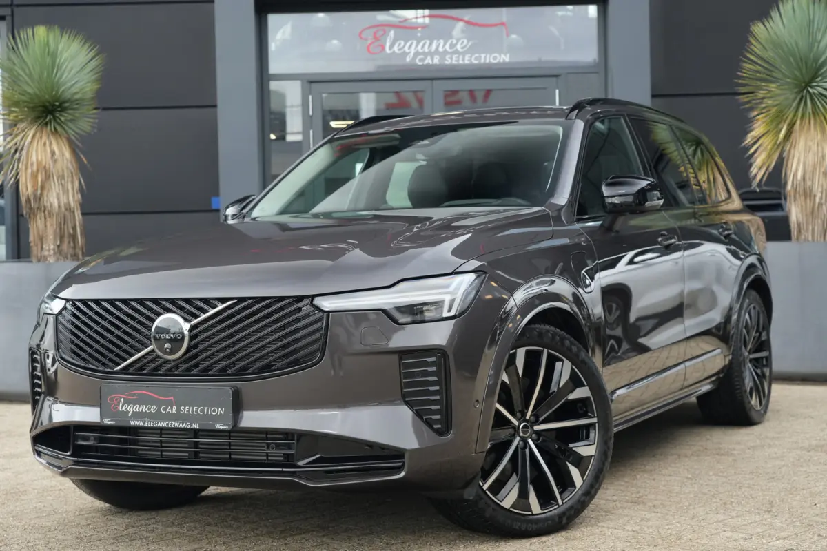2.0 T8 FACELIFT Plug-in hybrid AWD Ultra Dark | 455 PK | Panoramadak | Bowers & Wilkins | Luchtvering | Trekhaak | Volvo XC90 2.0 T8 FACELIFT Plug-in hybrid AWD Ultra Dark met 2.0 liter 4-ci